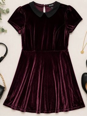 Hot Topic Women's Velvet Peter Pan Collar Dress in Burgundy